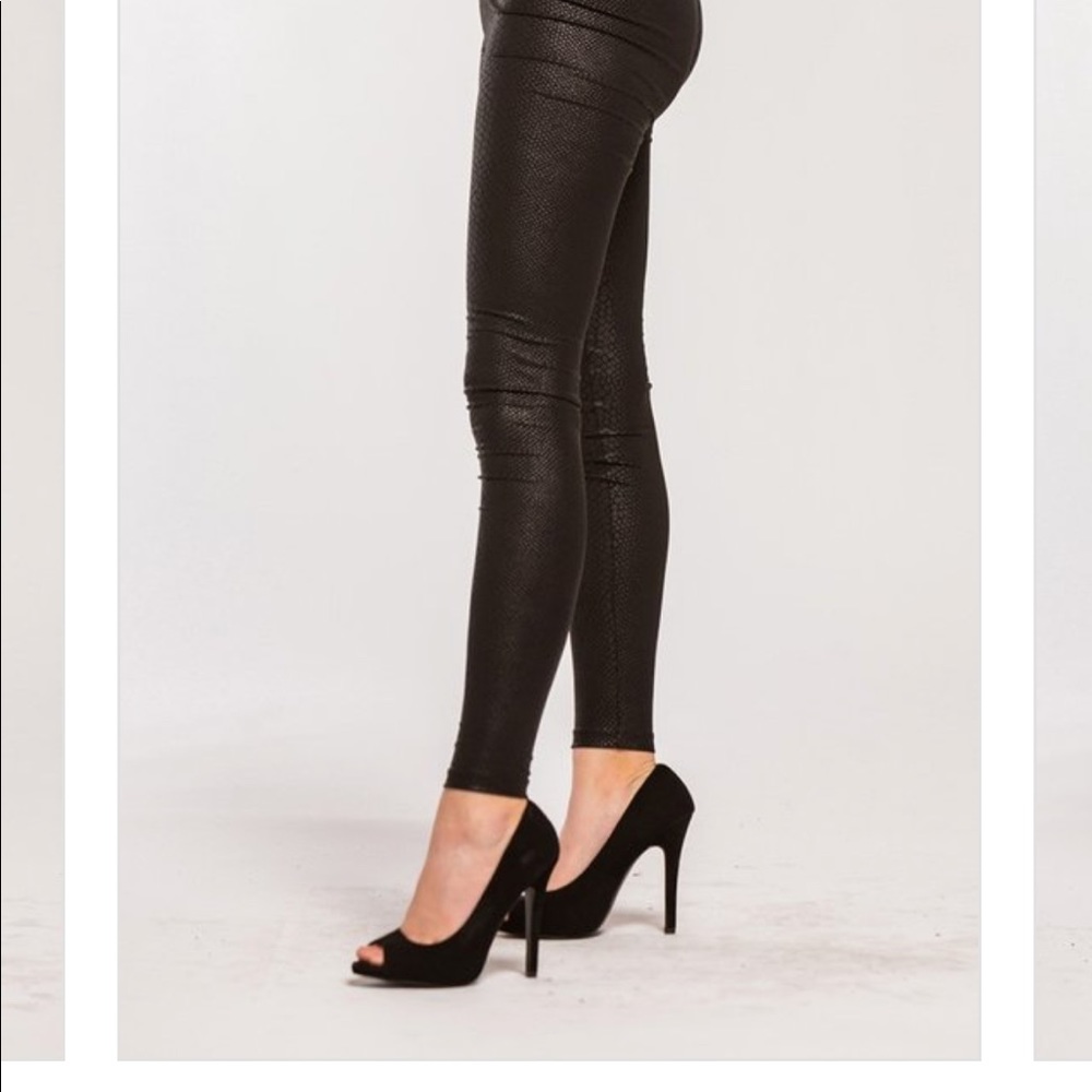 Snakeskin Embossed Leggings - Picture 6 of 7